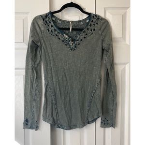 Free People Women Long Sleeve Henley Neck Curved Hem Cut-Out Cotton